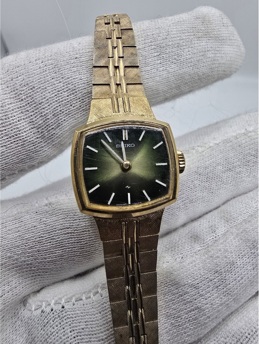 Seiko Women’s Quartz Analog Square Watch Green Sunburst Dial Gold Metal